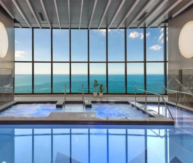 Surfers Paradise New Beachfront Apartments Guldkusten Exteriör bild