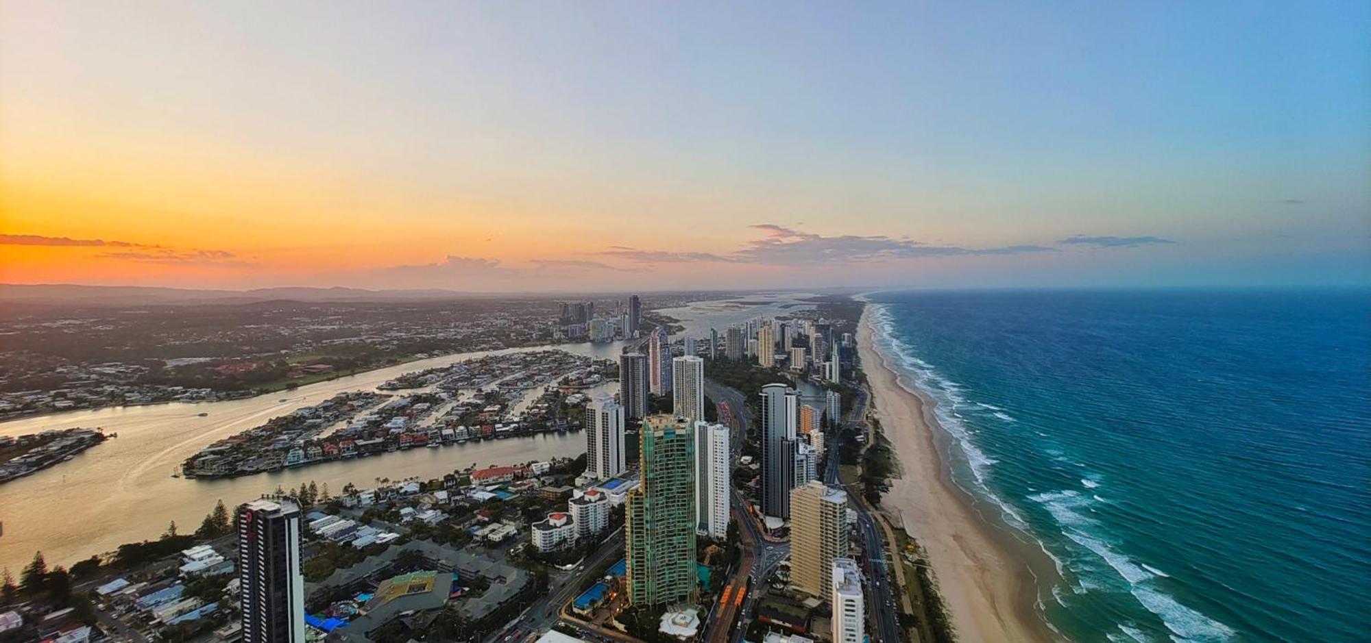 Surfers Paradise New Beachfront Apartments Guldkusten Exteriör bild
