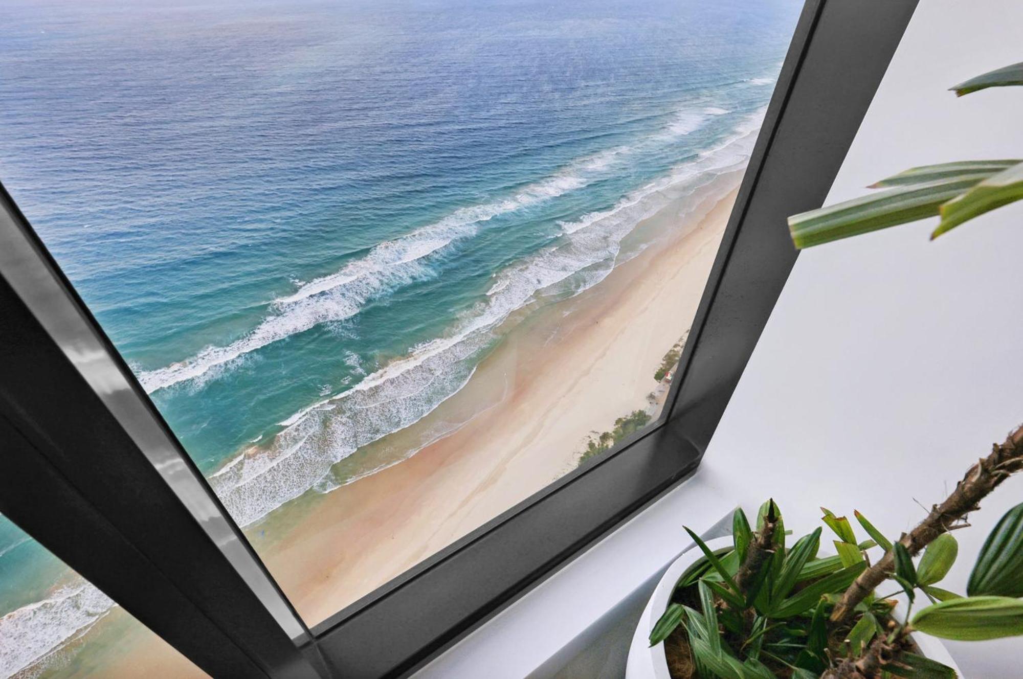 Surfers Paradise New Beachfront Apartments Guldkusten Rum bild