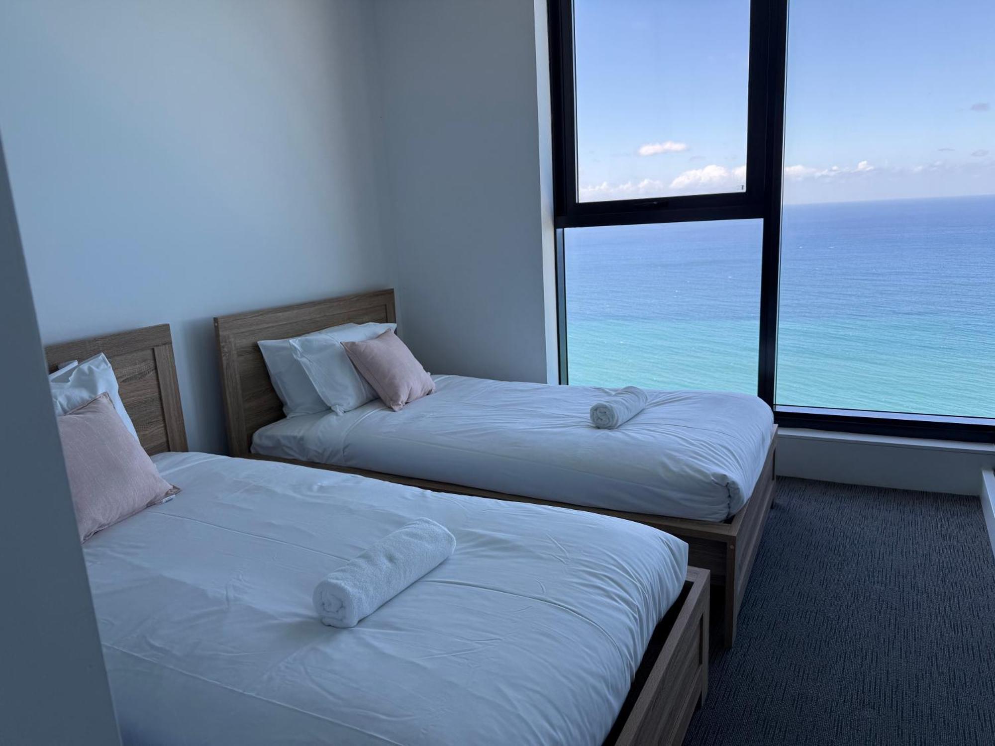 Surfers Paradise New Beachfront Apartments Guldkusten Exteriör bild